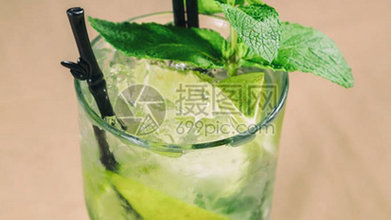 社区便利店作为居民日常购物的重要场所，其调味品需求具有以下特点：